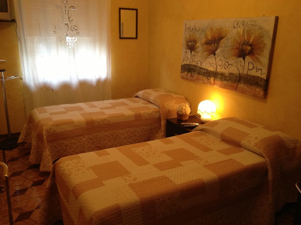 Appartamenti Del Corso Κούνεο Δωμάτιο φωτογραφία